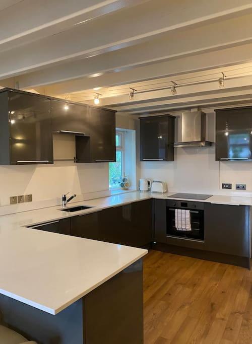 ストックポートContemporary Duplex - Private Patio & Parkingアパートメント エクステリア 写真